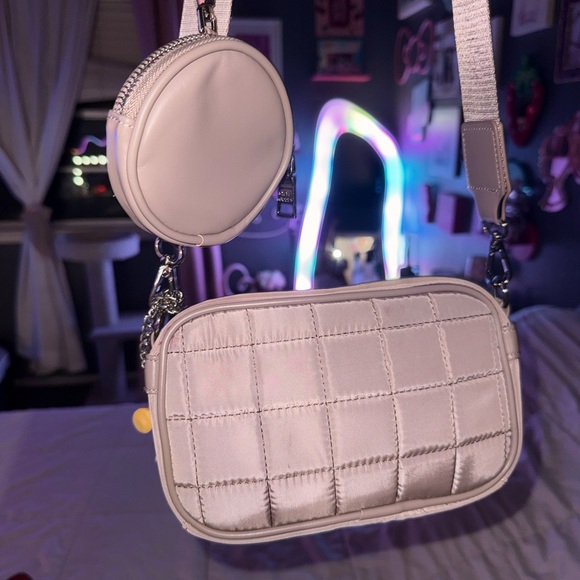 Steve Madden Tan/Beige Quilted Crossbody Bag - Picture 4 of 5